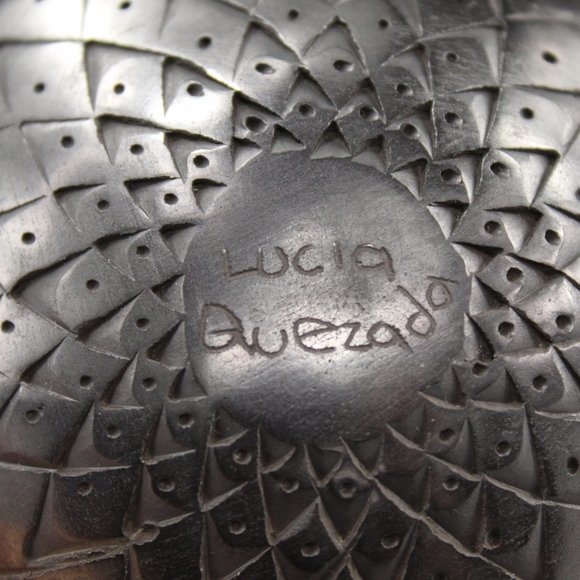 Mata Ortiz Graphite Flying Saucer Pot by Lucia Quezada - Picture 5 of 5